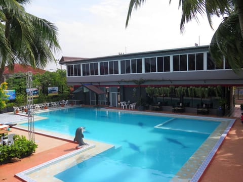 Staff, On site, Swimming pool, Swimming pool, Family