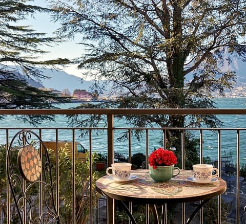 Balcony/Terrace, Lake view, Mountain view