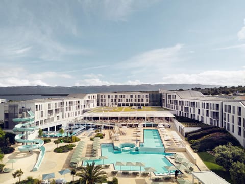Property building, Restaurant/places to eat, Garden, Aqua park, Mountain view, Area and facilities, Swimming pool