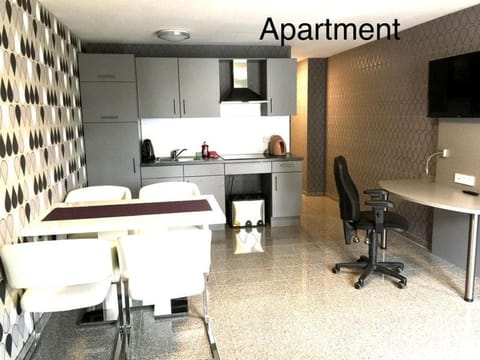 TV and multimedia, Kitchen or kitchenette, Living room, Seating area, Dining area