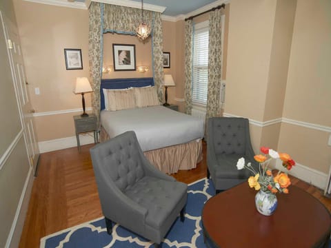 Bellevue Manor Bed and Breakfast in Newport