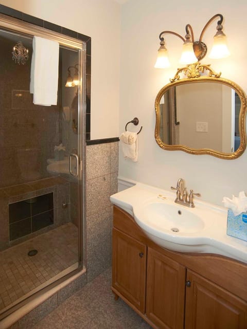 Bellevue Manor Bed and Breakfast in Newport