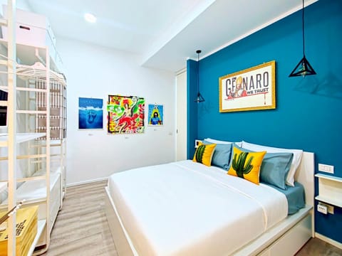 Photo of the whole room, Bedroom