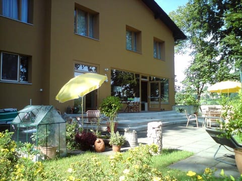 Facade/entrance, Balcony/Terrace