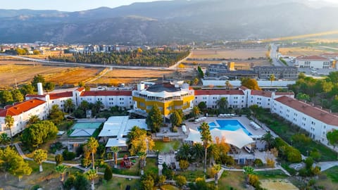 Property building, Pool view, Swimming pool, Location