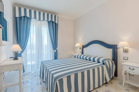 Bed, Hot Tub, Solarium, Photo of the whole room, Breakfast, Breakfast, Parking