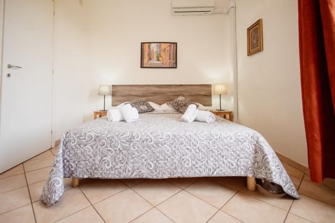 Bed, Photo of the whole room, Bedroom, towels, air conditioner