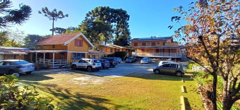 Property building, Garden, Parking