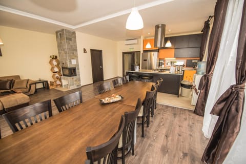 Kitchen or kitchenette, Lounge or bar, Dining area, Communal kitchen