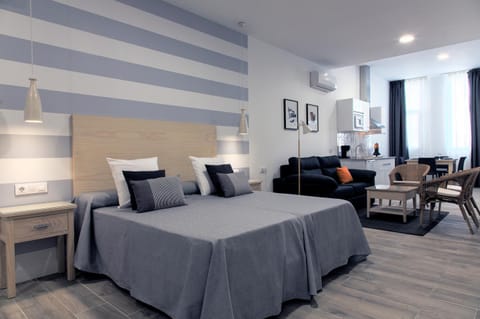 Kitchen or kitchenette, Living room, Dining area, Bedroom