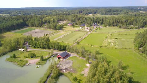 Lomahyppäys Chalet in Finland