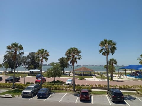 Day, Natural landscape, Sea view, Location, Parking