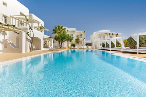 Day, Swimming pool