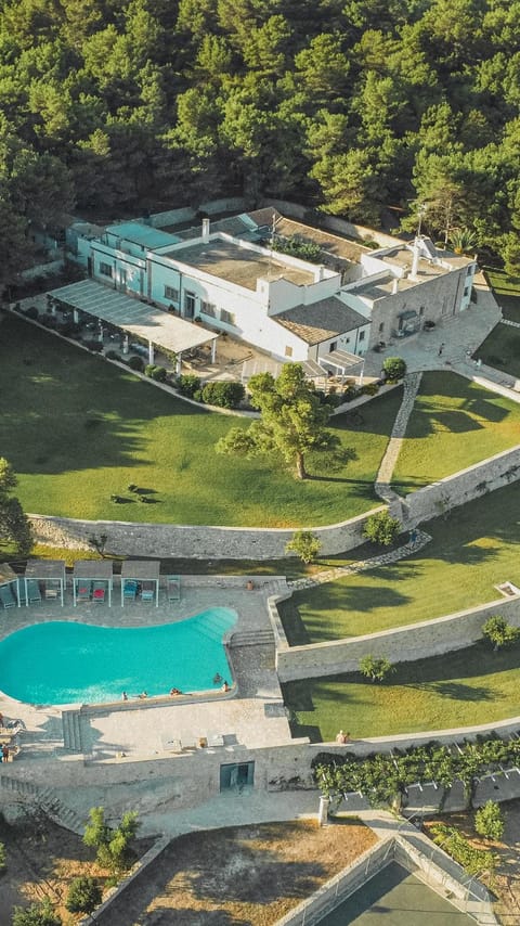 Property building, Day, Natural landscape, Pool view, Swimming pool, sunbed