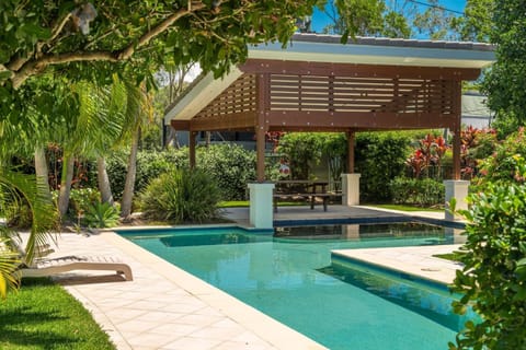 Seating area, Swimming pool, sunbed