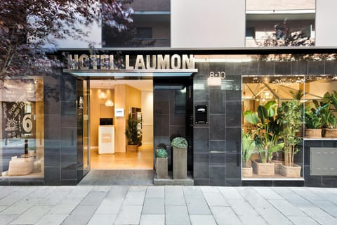 Facade/entrance