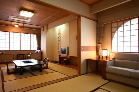 TV and multimedia, Seating area, Bedroom