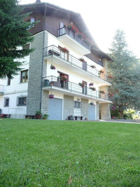 Facade/entrance, Garden