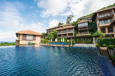 Day, Pool view