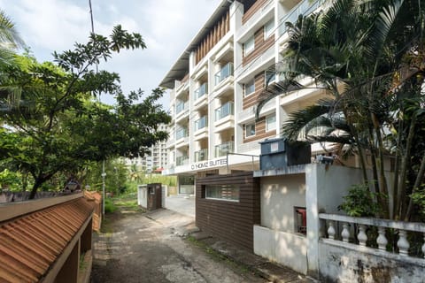 Property building, Facade/entrance, Day, Neighbourhood, Street view