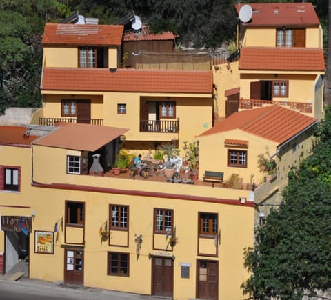 Property building, Day