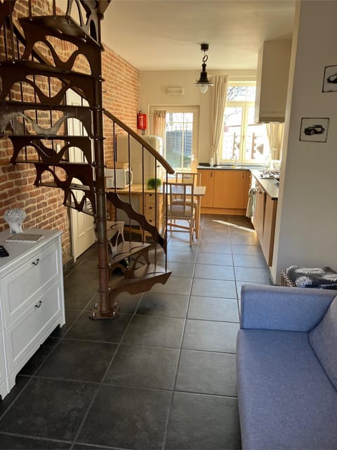 Kitchen or kitchenette, Seating area