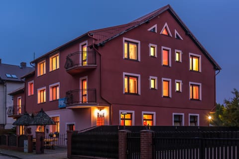 Dom Wypoczynkowy Admirał Campground/ 
RV Resort in Leba