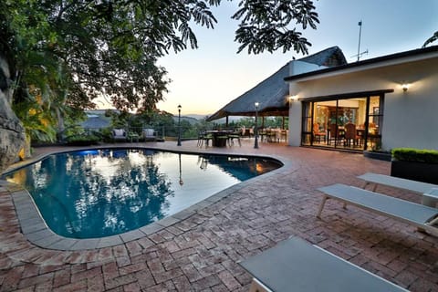 Property building, Swimming pool, Swimming pool
