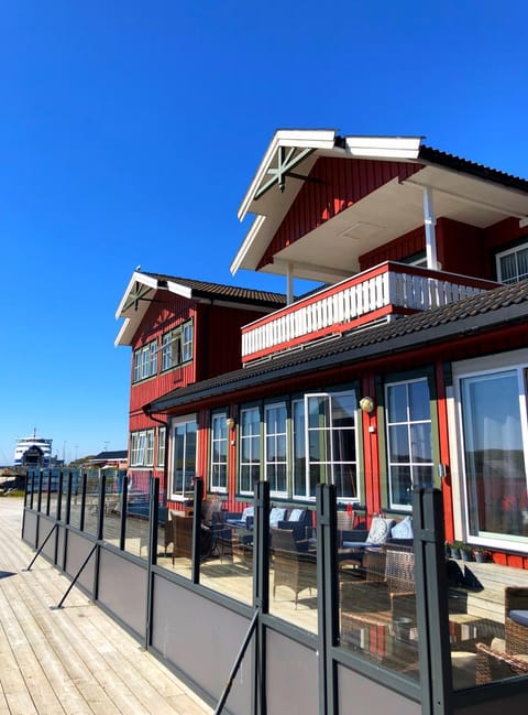 Property building, Day