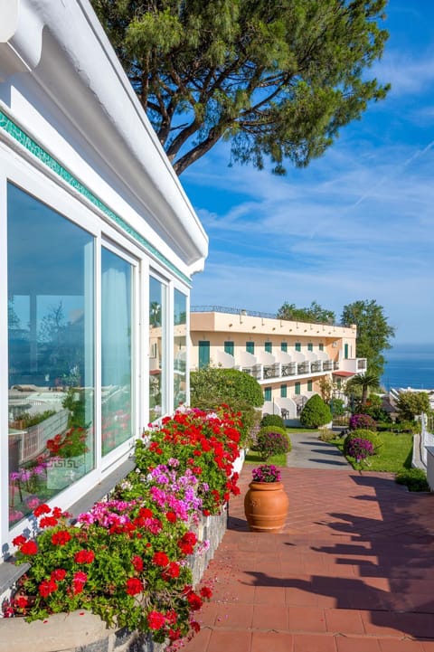 Property building, Day, Natural landscape, Garden, View (from property/room), Balcony/Terrace, Garden view, Sea view