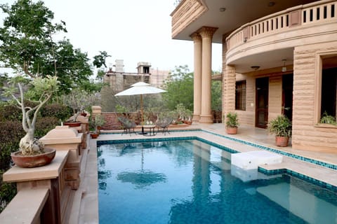 Swimming pool