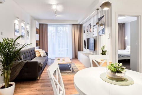 TV and multimedia, Balcony/Terrace, Seating area, Dining area, Bedroom