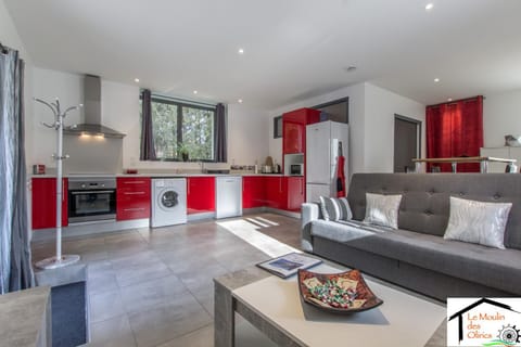 Kitchen or kitchenette, Living room