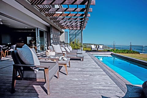 Swimming pool, sunbed