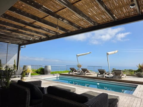 Sea view, Swimming pool, sunbed