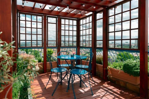 View (from property/room), Balcony/Terrace, City view