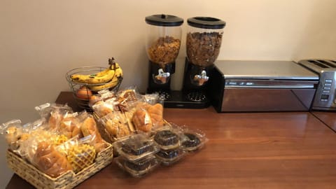 Coffee/tea facilities, Food and drinks, Food, Breakfast, Continental breakfast, Buffet breakfast