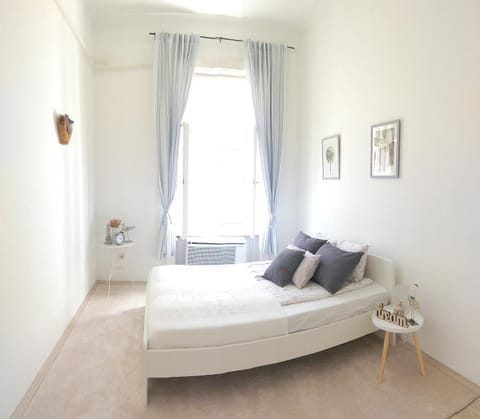 Spring, Bed, Day, Bedroom, On site
