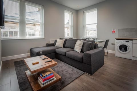 Gordon Moon Suites Bolton Centre Apartments Apartment in England