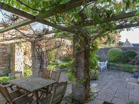 Patio, Garden, Dining area