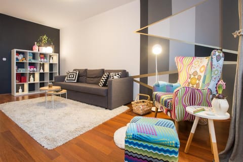Day, Living room, On site