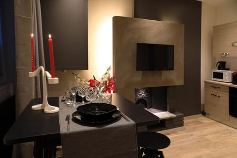 TV and multimedia, Living room, Seating area, Dining area