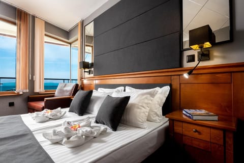 Photo of the whole room, Sea view