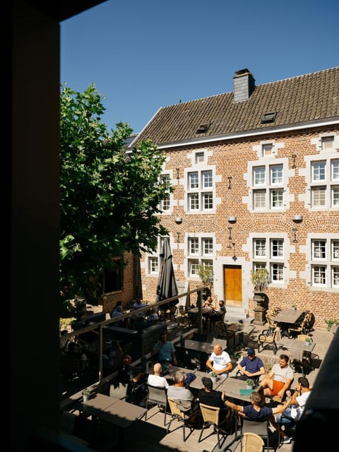 Property building, Patio, Restaurant/places to eat