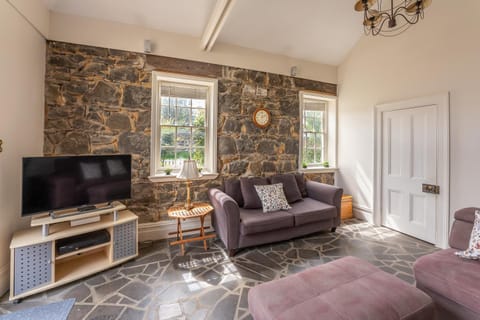Communal lounge/ TV room, TV and multimedia, Living room, Seating area