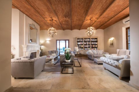 Lounge or bar, Seating area