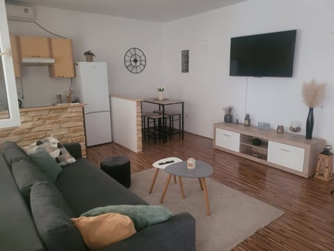 TV and multimedia, Living room, Dining area