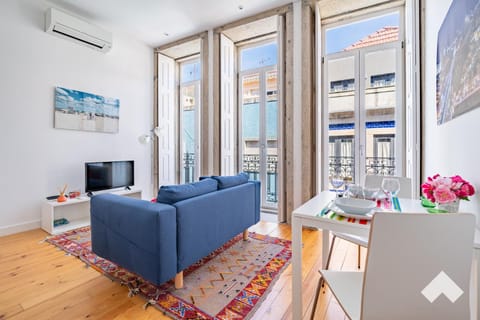 Living room, Seating area, air conditioner