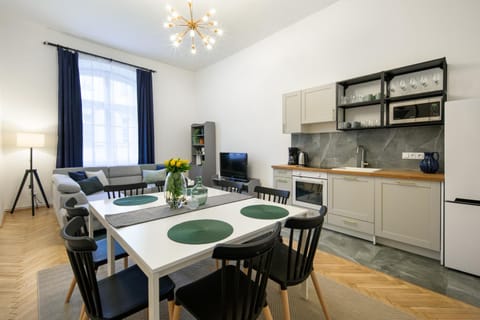 Kitchen or kitchenette, Living room, Seating area