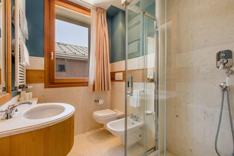 Bathroom, Photo of the whole room, On site